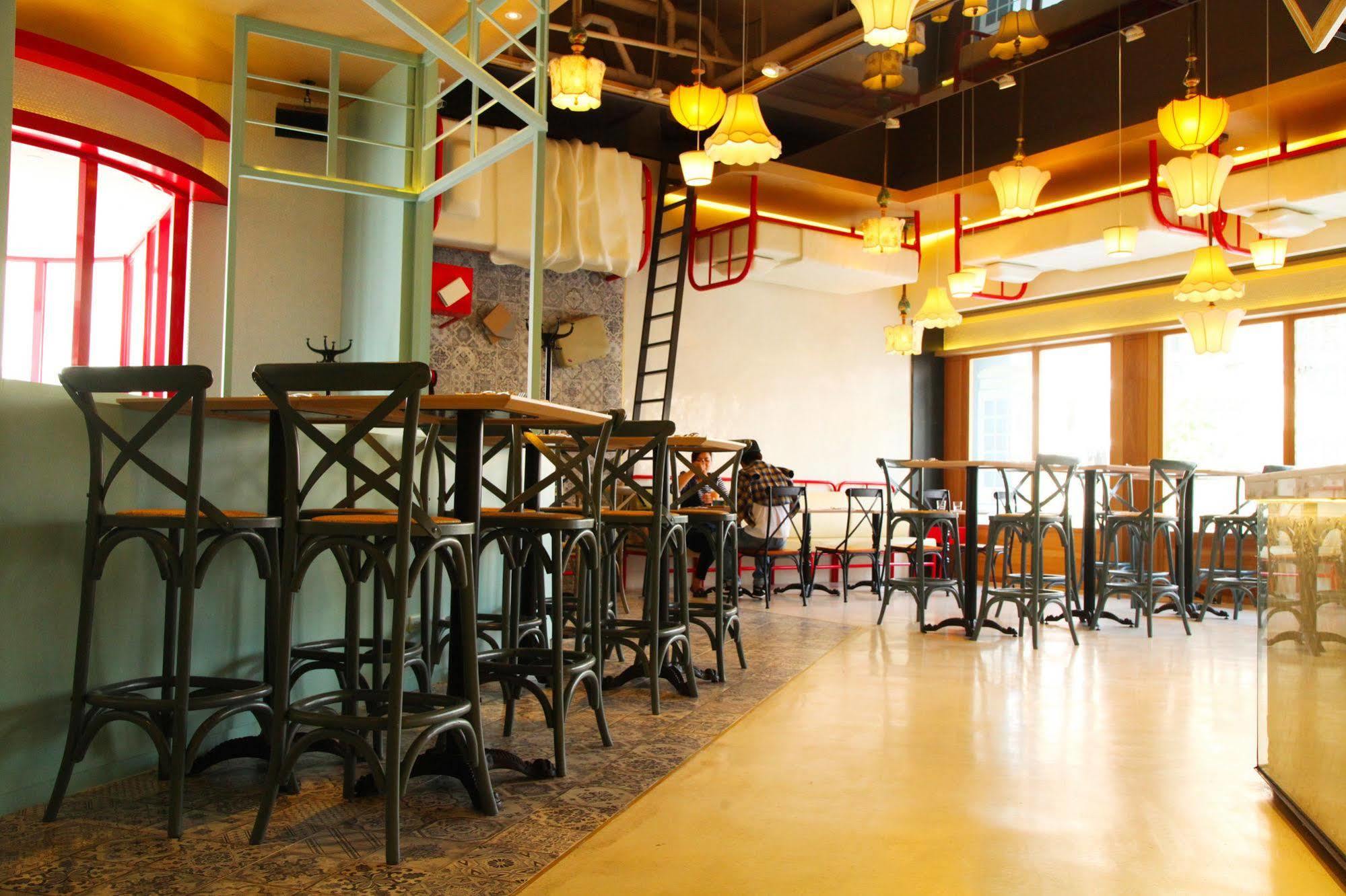 Hotel 7 Taichung Esterno foto